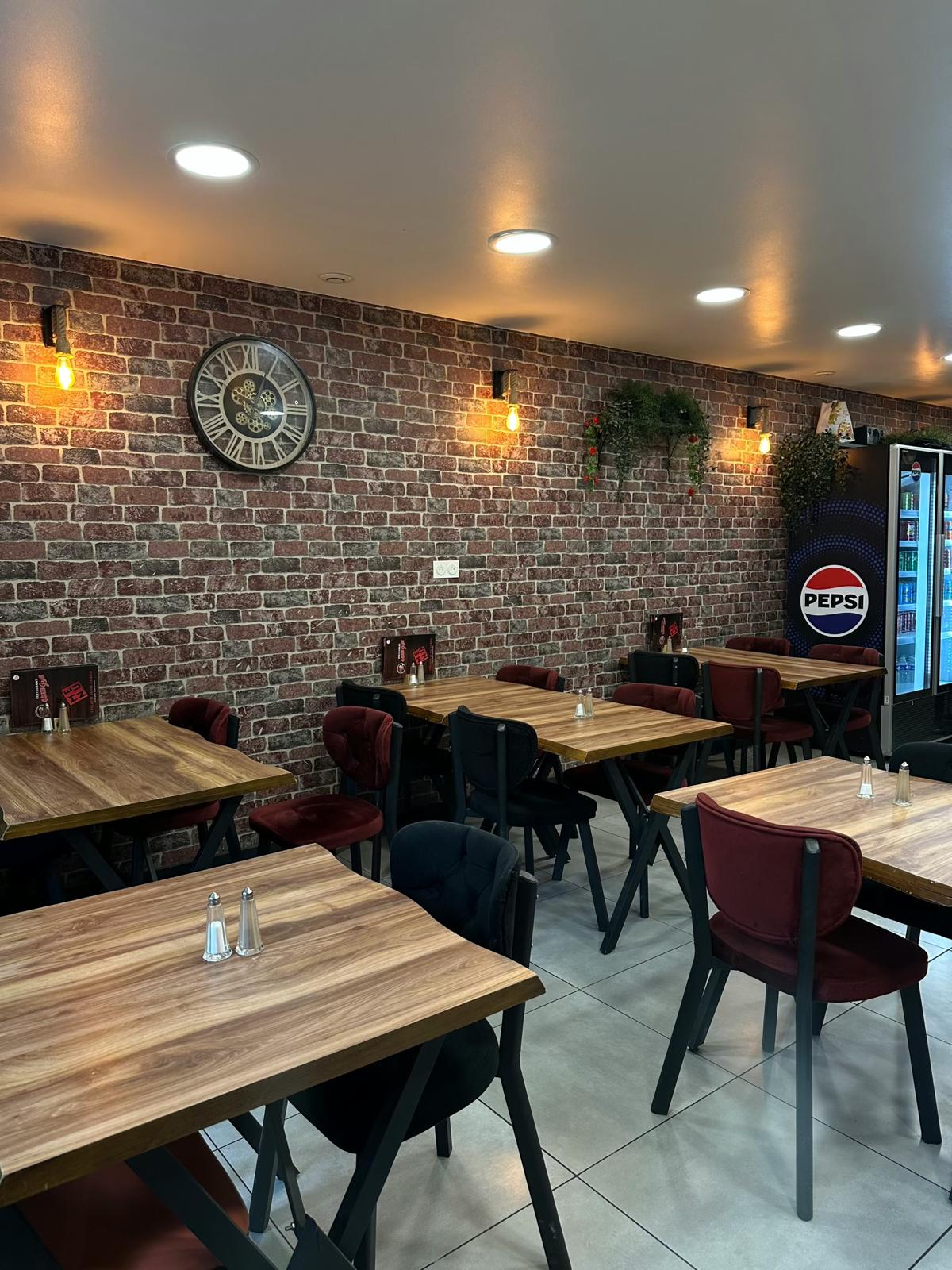 Salle du restaurant Varto Grill